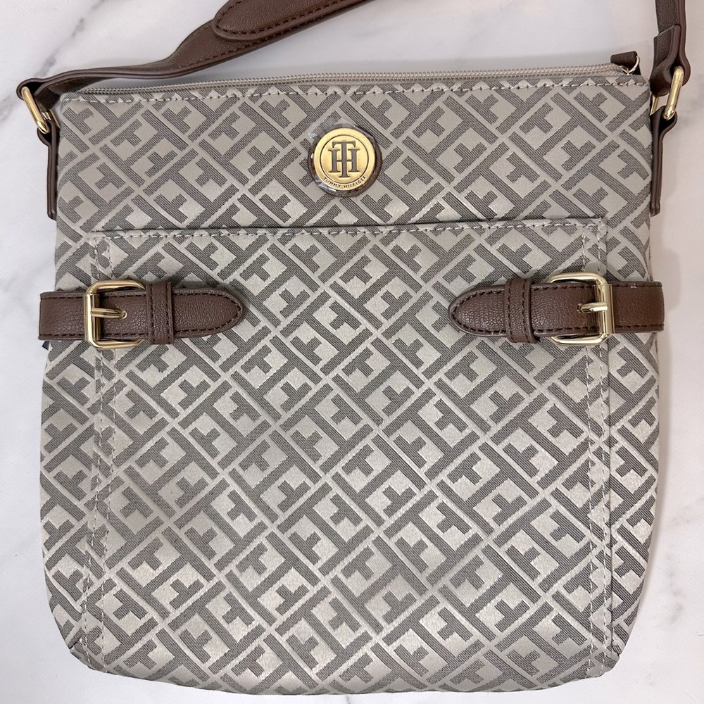 NWT Tommy Hilfiger Medium Messenger Crossbody Bag